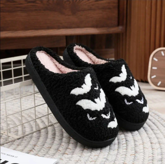 Bat print slippers 6.5 - 7